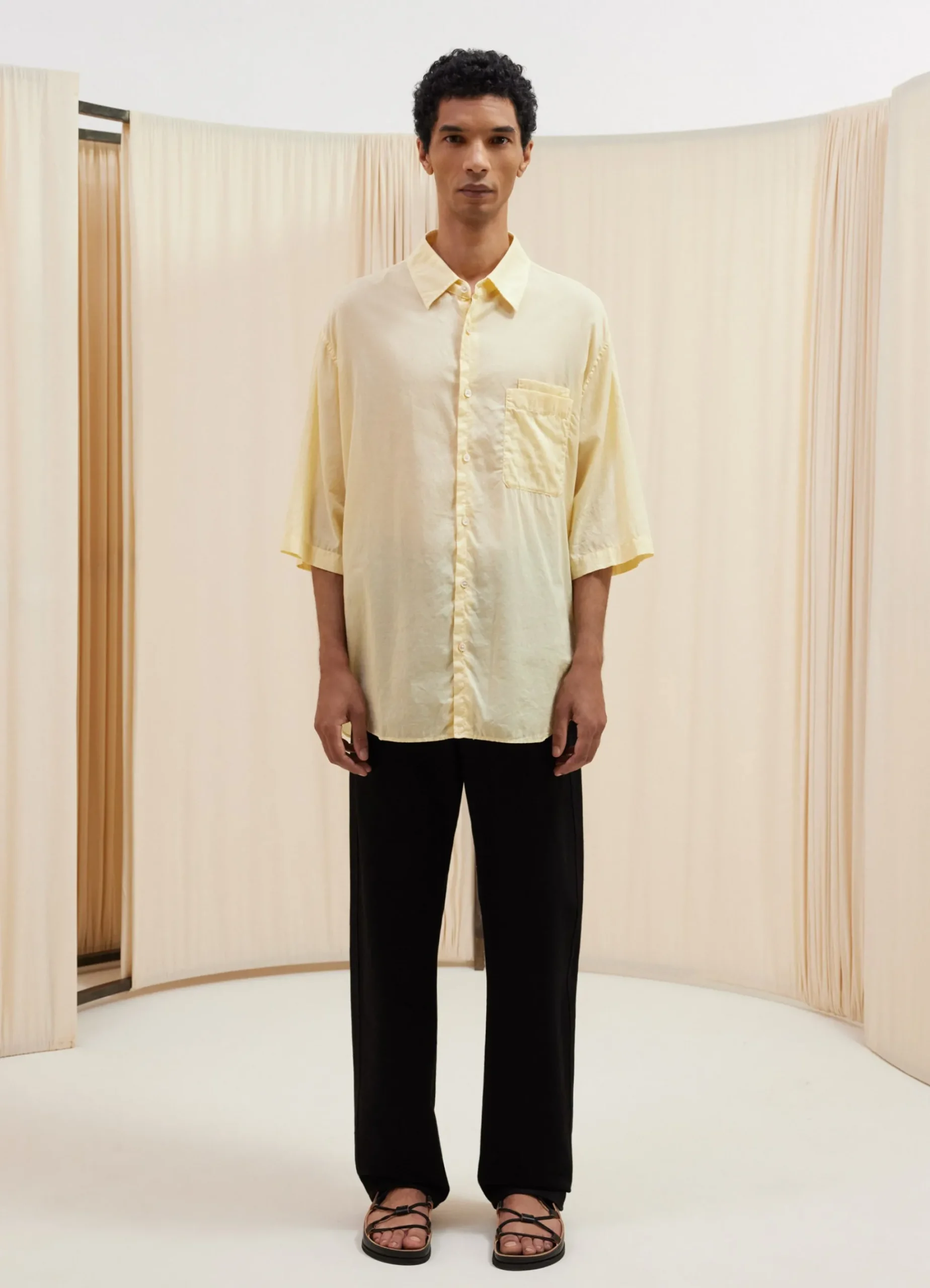 Sale CHEMISE À MANCHES COURTES ET À POCHE DOUBLE Homme Chemises